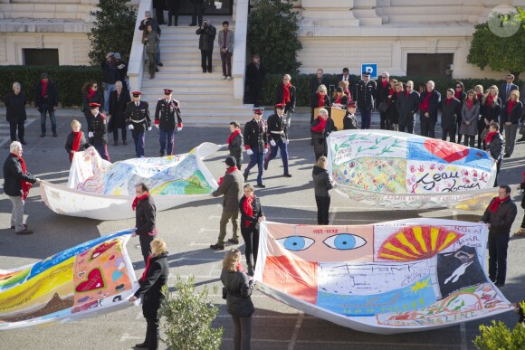 Pauline Ducruet s'est jointe à sa mère la princesse Stéphanie de Monaco, au prince Albert II et à des membres de Fight Aids Monaco le 29 novembre 2013 pour une commémoration sur le parvis du Musée océanographique de Monte-Carlo, à deux jours de la journée mondiale contre le sida. Huit courtepointes ont été déployées en hommage aux malades décédés.