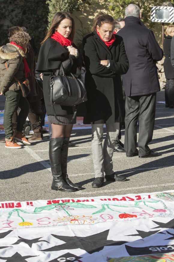 Pauline Ducruet s'est jointe à sa mère la princesse Stéphanie de Monaco, au prince Albert II et à des membres de Fight Aids Monaco le 29 novembre 2013 pour une commémoration sur le parvis du Musée océanographique de Monte-Carlo, à deux jours de la journée mondiale contre le sida. Huit courtepointes ont été déployées en hommage aux malades décédés.