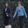 Maria Shriver et sa fille se promenant à Brentwood le 28 novembre 2013.