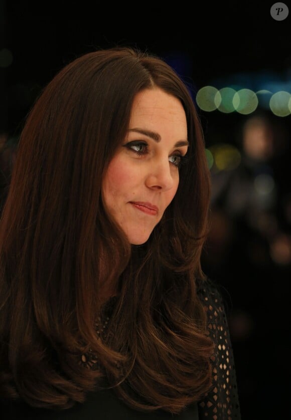 Kate Middleton, la chevelure parfaite, lors du gala SportAid à Londres le 28 novembre 2013