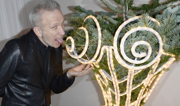 Jean-Paul Gaultier à l'occasion de la 18e édition de l'opération Sapins de Noël des Créateurs à l'hôtel Salomon de Rothschild à Paris, le 3 décembre 2013.