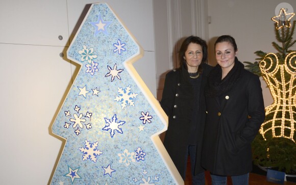 Laurence Torno et sa fille lors de la 18e édition de l'opération Sapins de Noël des Créateurs à l'hôtel Salomon de Rothschild à Paris, le 3 décembre 2013.