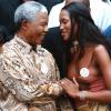 Nelson Mandela et Naomi Campbell à Cape Town en 1998