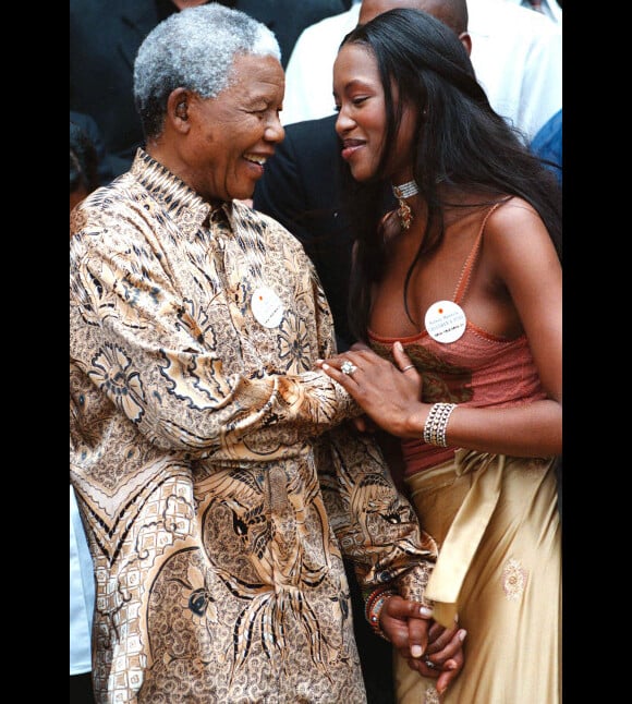 Nelson Mandela et Naomi Campbell à Cape Town en 1998