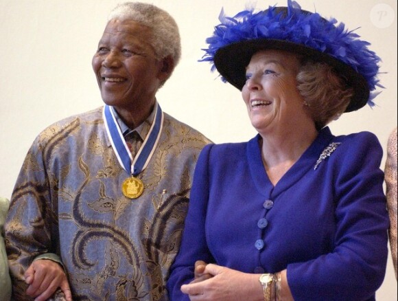 Nelson Mandela au côté de Beatrix des Pays-Bas en 2002 à Middleburg