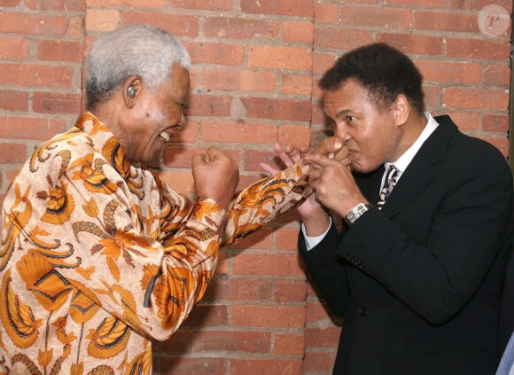 EXCLUSIVE. Nelson Mandela is welcomed to The Tribeca Grill, New York City, NY, USA, May 12, 2005, by Robert DeNiro and Jerry Inzerillo. 'When we welcomed you to New York on your first visit to the United States, June 22,1990, fifteen years later we are honored once again and continue to be Respectful of your many contributions in spreding your humanity and message of hope throughout the World'. Pictured : Nelson Mandela and Muhammad Ali. Photo by Allocca-Ferreira/Startraks/ABACA12/05/2005 - New York City