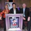 Vincent Niclo et ses parents Evelyne et Claude - Remise du disque de platine à Vincent Niclo pour son album "Luis" au No Comment à Paris, le 5 décembre 2013.