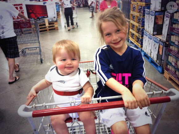 Nate et sa demi-soeur Dacey lors d'une sortie shopping avec leur père Bode Miller
