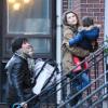 Keri Russell et son mari Shane Deary, séparés mais en bons termes, de retour au domicile de l'actrice avec leur fille Willa. New York, le 7 décembre 2013.