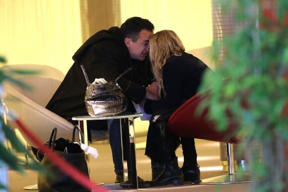 L'Américaine Mary Kate Olsen et Olivier Sarkozy quittent Paris depuis l'aéroport Roissy-Charles de Gaulle. Le 6 janvier 2013