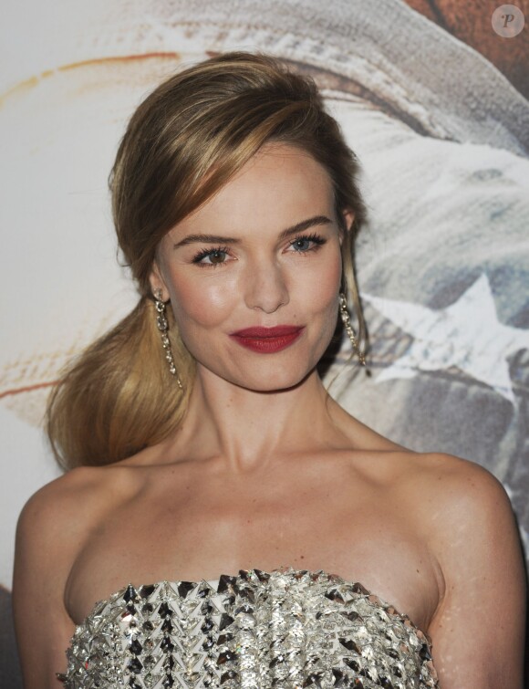 3e coiffure : la queue-de-cheval crêpée de côté de Kate Bosworth