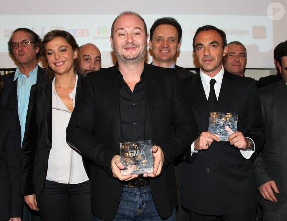 Sandrine Quétier, Sébastien Cauet et Nikos Aliagas à la cérémonie de remise des SMA (Social Media Awards) au Palais Brongniart à Paris, le 10 decembre 2013