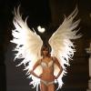 Karlie Kloss en plein shooting à Paris pour Victoria's Secret, le 18 septembre 2013.