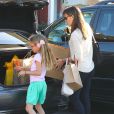 Jennifer Garner et sa fille Violet au Brentwood Country Mart à Brentwood le 14 decembre 2013.