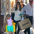 Jennifer Garner et sa fille Violet font du shopping au Brentwood Country Mart à Brentwood le 14 decembre 2013.