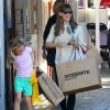 Jennifer Garner et sa jolie Violet font du shopping au Brentwood Country Mart à Brentwood le 14 decembre 2013.