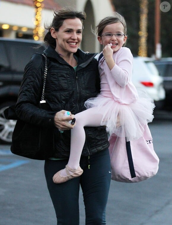 Jennifer Garner récupère sa fille Seraphina après son cours de danse a Pacific Palisades, le 13 decembre 2013.