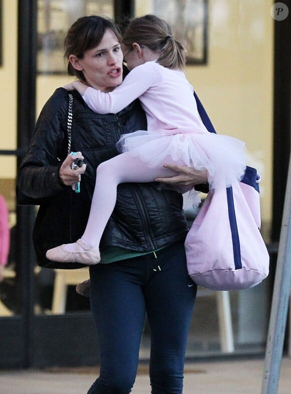 Jennifer Garner récupère sa petite Seraphina après son cours de danse a Pacific Palisades, le 13 decembre 2013.