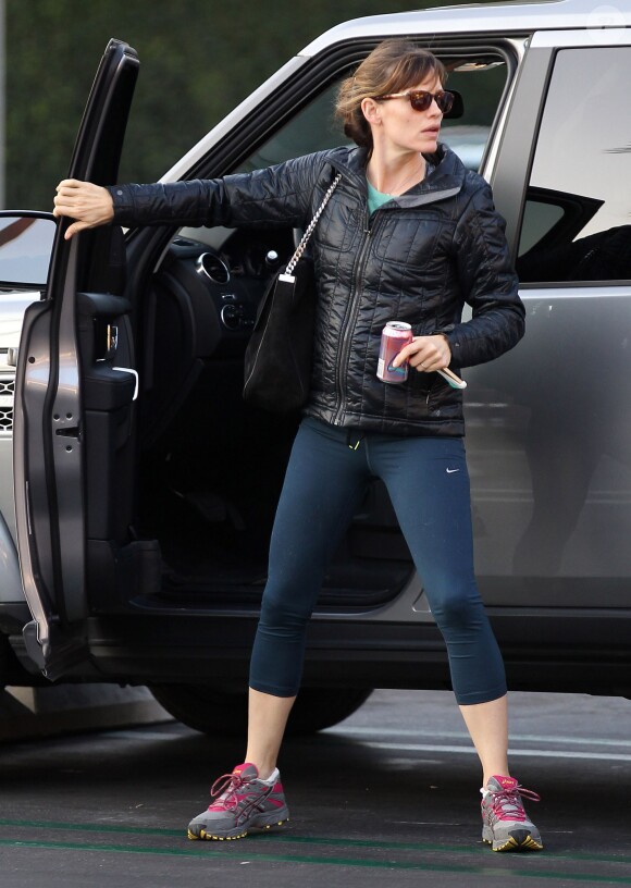 Jennifer Garner récupère sa fille Seraphina après son cours de danse a Pacific Palisades, le 13 decembre 2013.