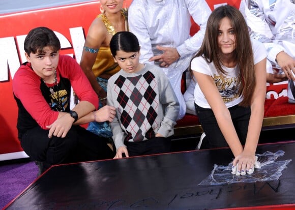 Prince, Paris et Blanket Jackson, les enfants de Michael Jackson à Los Angeles, le 26 janvier 2012.