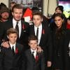David et Victoria Beckham accompagnés de leurs enfants Brooklyn, Cruz et Romeo lors de la première du film The Class of 92 à Londres, le 1er décembre 2013
