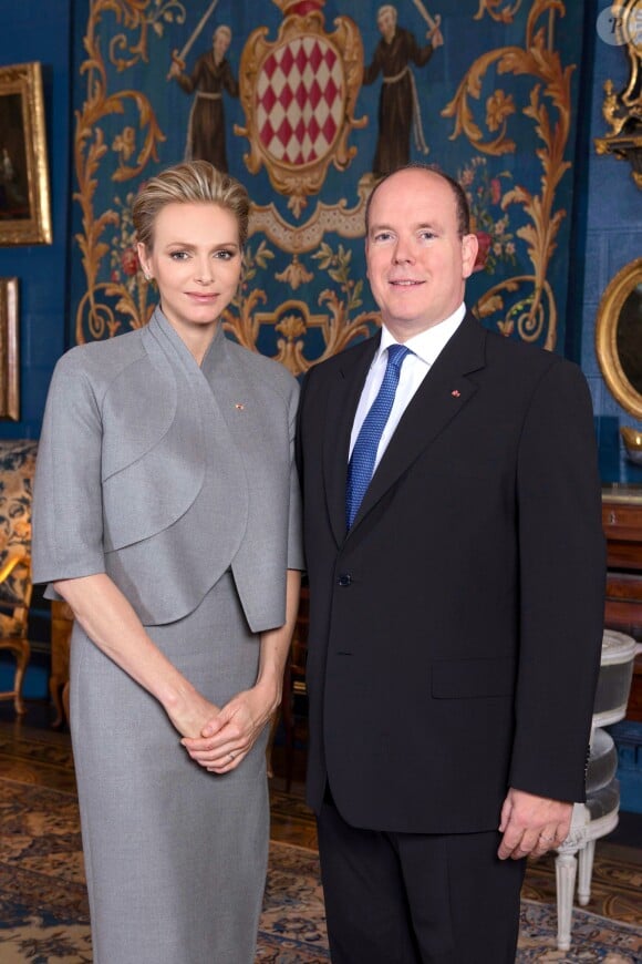 Exclusif - Portrait officiel du prince Albert II et de la princesse Charlene de Monaco réalisé le 17 novembre 2013 au palais princier et dévoilé au mois de décembre.