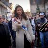 Flora Coquerel (Miss France 2014) prend un bain de foule à Chartres, le 18 décembre 2013.