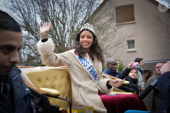 Miss France 2014, Flora Coquerel a fait un retour triomphal dans son village de Morancez en Eure-et-Loir, le 18 décembre 2013.