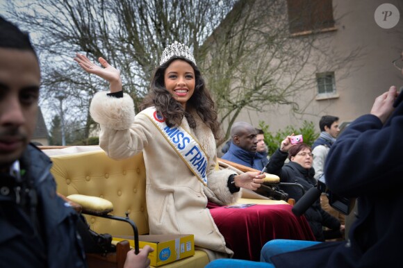 Miss France 2014, Flora Coquerel a fait un retour triomphal dans son village de Morancez en Eure-et-Loir, le 18 décembre 2013.