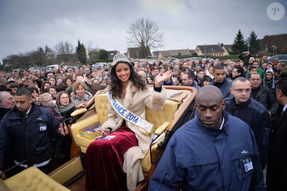 Miss France 2014, Flora Coquerel a fait un retour triomphal dans son village de Morancez en Eure-et-Loir, le 18 décembre 2013.