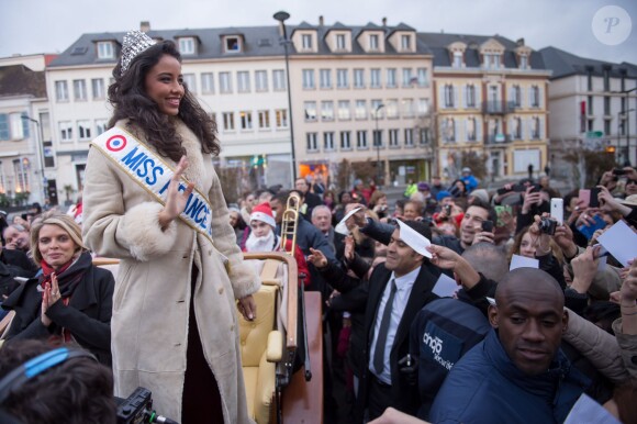 Miss France 2014, Flora Coquerel a été reçue comme une reine à Chartres, le 18 décembre 2013.