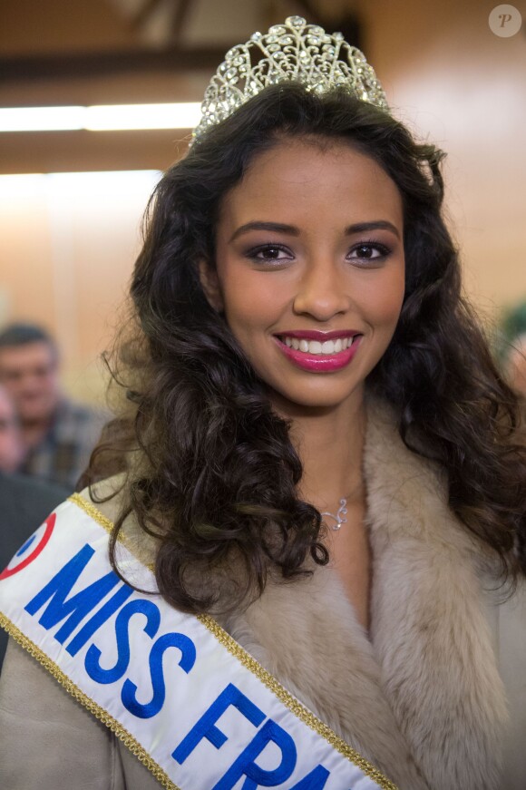 Miss France 2014, Flora Coquerel a été reçue comme une reine à Chartres, le 18 décembre 2013.