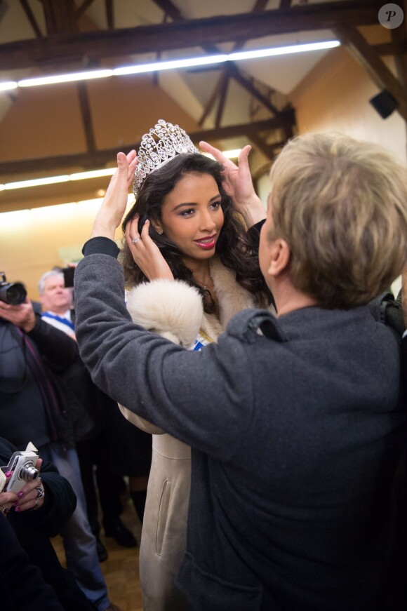 Miss France 2014, Flora Coquerel a été reçue comme une reine à Chartres, le 18 décembre 2013.