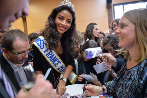 Miss France 2014, Flora Coquerel a fait un retour triomphal à Morancez, son village, le 18 décembre 2013.