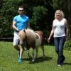 EXCLU - Loana et son compagnon Frédéric au beau milieu de la forêt avec leur poney à Nemours le 19 juin 2013