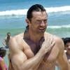 Hugh Jackman, torse nu et sans pansement, à Bondi Beach à Sydney, le 18 décembre 2013.