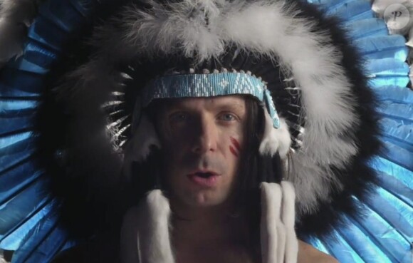 Martin Solveig, déjanté dans son nouveau clip Blow, dévoilé le 18 décembre 2013.