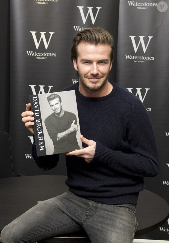 David Beckham dédicace son livre à la librarie Waterstones, dans le quartier de Piccadilly. Londres, le 19 décembre 2013.