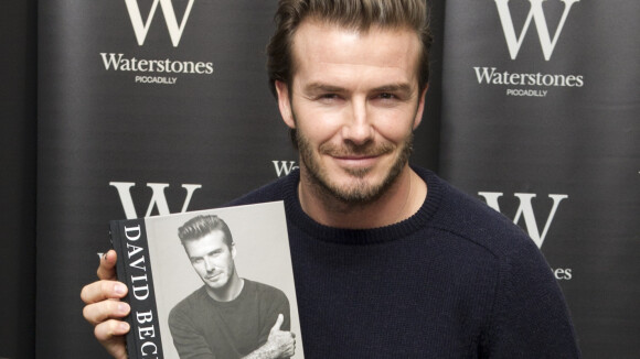 David Beckham : Souriant pour une séance de dédicaces et des fans courageux