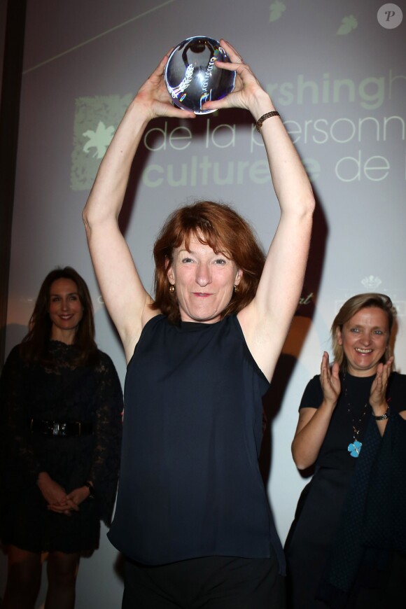 Muriel Mayette, lauréate du Prix Pershing Hall de la personnalité culturelle de l'année à Paris, le 14 octobre 2013
