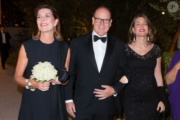Charlotte Casiraghi, enceinte et rayonnante, avec le prince Albert et la princesse Caroline lors d'une soirée caritative à la Villa Paloma à Monaco le 17 septembre 2013