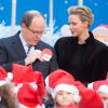 Le prince Albert II de Monaco et la princesse Charlene ont fêté le Noël des enfants au palais princier à Monaco, le 18 décembre 2013.