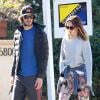 Leighton Meester et son fiancé Adam Brody promènent leurs chiens à Los Angeles, le 22 décembre 2013.