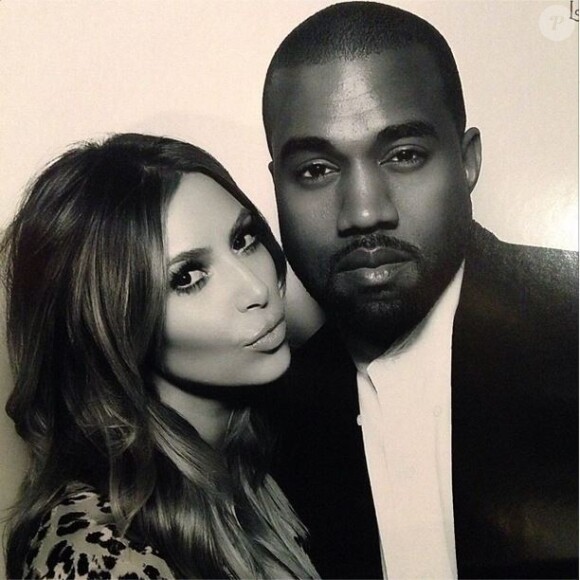 Kim Kardashian a posté sur Instagram des photos souvenir de sa soirée de Noël en famille.