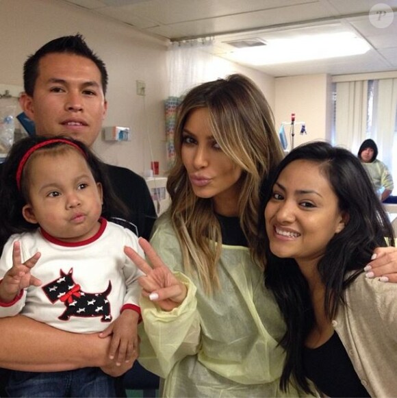 Kim Kardashian, star chaleureuse pour le réveillon, en visite à l'hôpital pour enfants de Los Angeles.