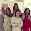Kim Kardashian et Kendall Jenner ont effectué une petite visite à l'hôpital pour enfants de Los Angeles. Sur Instagram, la star de télé-réalité a qualifié le personnel de l'établissement d'"héros". Un mot qui va parfaitement aux médecins et infirmiers qui ont passé le réveillon auprès de leurs patients.