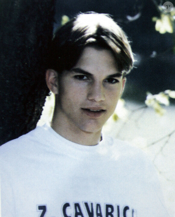 Ashton Kutcher à 18 ans, en 1996, à la Clear Creek-Amana High School, Tiffin, Iowa.