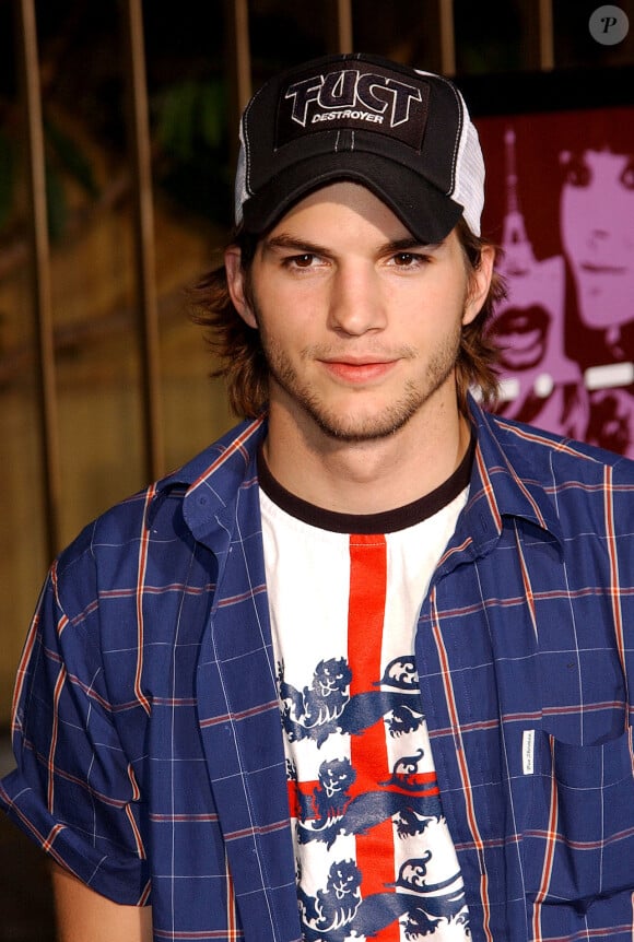 Ashton Kutcher à Los Angeles le 16 mai 2002.