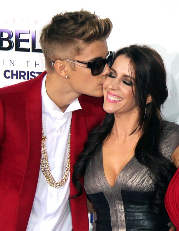 Justin Bieber et sa mere Pattie Mallette à l'avant-première du film "Believe" à Los Angeles, le 18 décembre 2013.