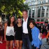 David Seaman avec sa compagne Frankie Poultney et deux de ses quatre enfants issus de précédentes relations lors d'une avant-première à Londres le 20 août 2013